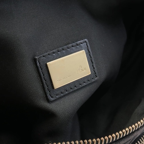 ❌SOLD❌Fendi body bag - Picture 4 of 10